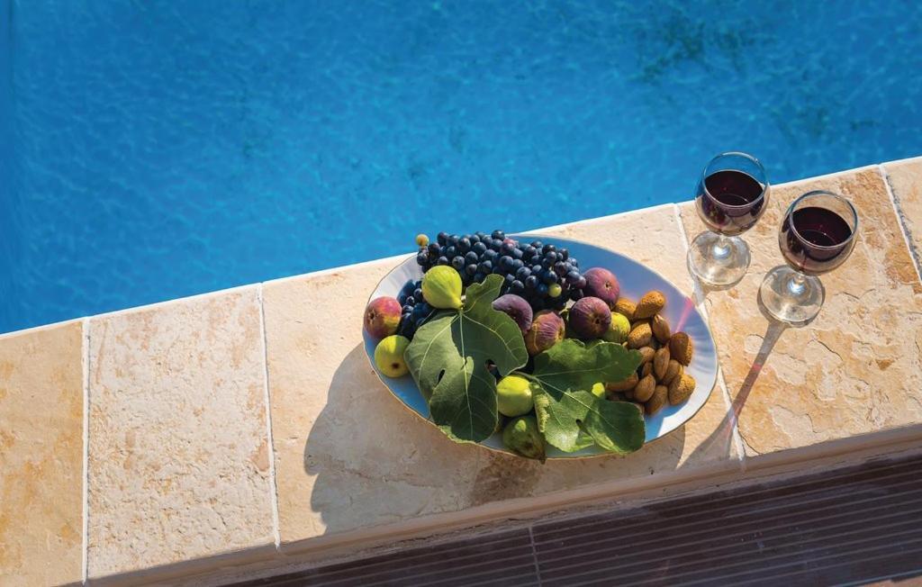 Holiday Home Sunce Dalmacije Mratovo Bagian luar foto